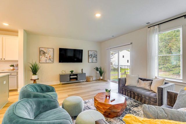 1010 Pettiford Place, Hanahan, SC 29410