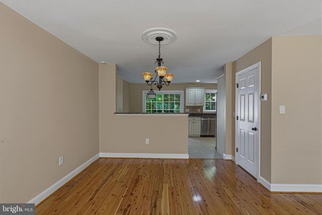 8144 CLIFFVIEW AVE, Springfield, VA 22153