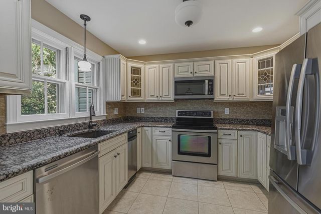 8144 CLIFFVIEW AVE, Springfield, VA 22153