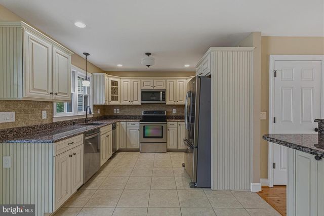 8144 CLIFFVIEW AVE, Springfield, VA 22153