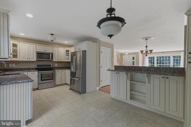 8144 CLIFFVIEW AVE, Springfield, VA 22153