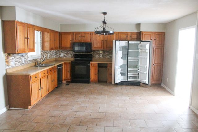 1039 Alvin DR, Vinton, VA 24179