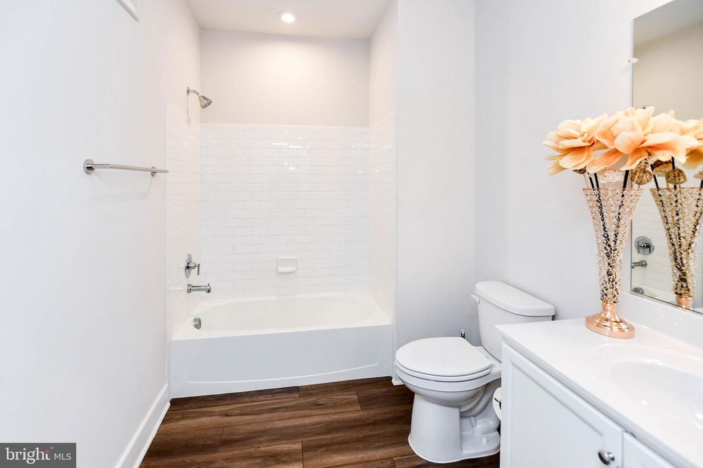 100 SAINT IVES, PL #UNIT #301, National Harbor, MD 20745