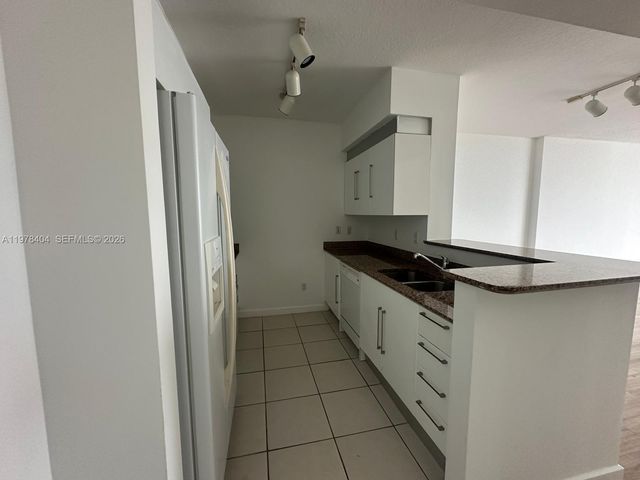 325 S BISCAYNE BL 4324, Miami, FL 33131