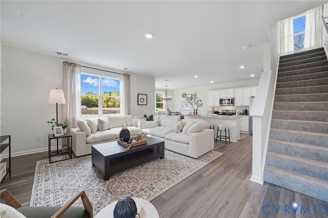 3906 Lighthouse Ln, Hopewell, VA 23860