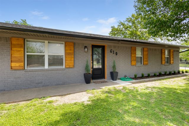 610 S 10th Street, Sanger, TX 76266