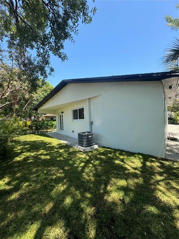 111 NW 7th Ave, Dania Beach, FL 33004