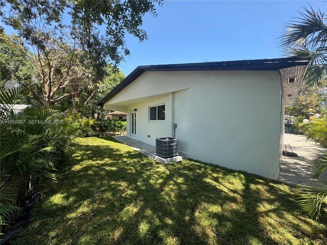 111 NW 7th Ave, Dania Beach, FL 33004