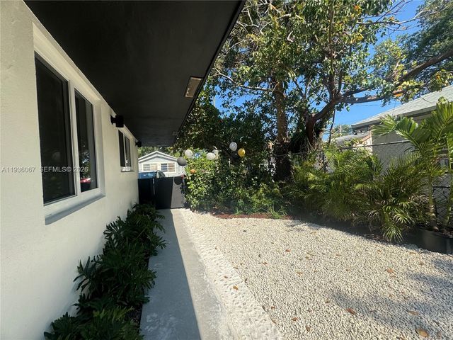 111 NW 7th Ave, Dania Beach, FL 33004