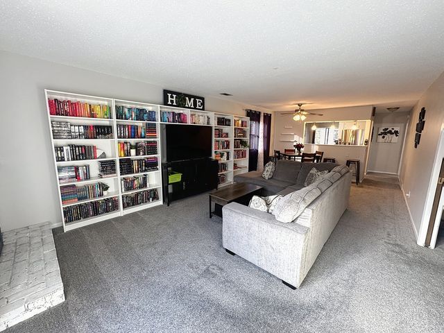 5915 36th Avenue Court 14, Moline, IL 51265