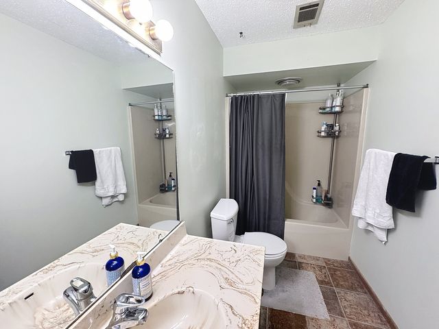 5915 36th Avenue Court 14, Moline, IL 51265