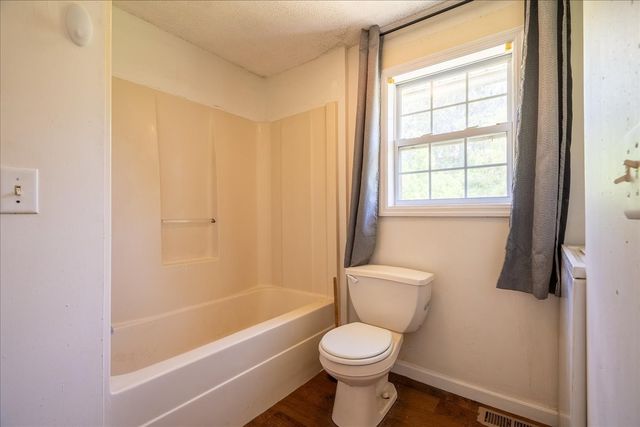 706 Tingle Trapp Road, Lawrenceburg, TN 38464