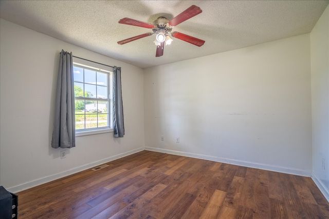 706 Tingle Trapp Road, Lawrenceburg, TN 38464