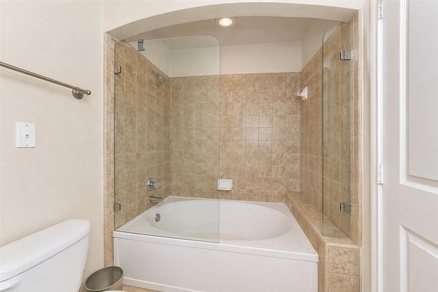 2400 Mccue Road 401, Houston, TX 77056
