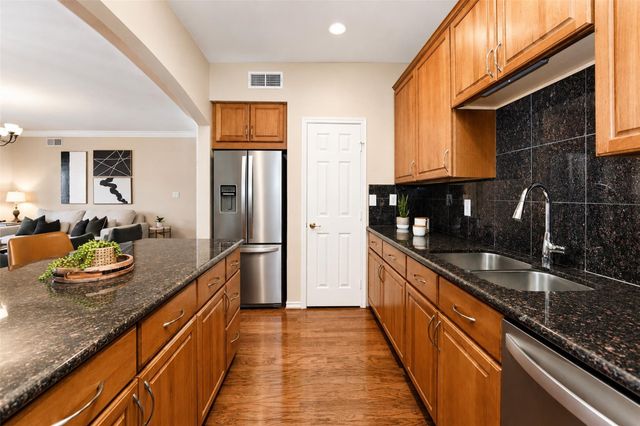 2400 Mccue Road 401, Houston, TX 77056