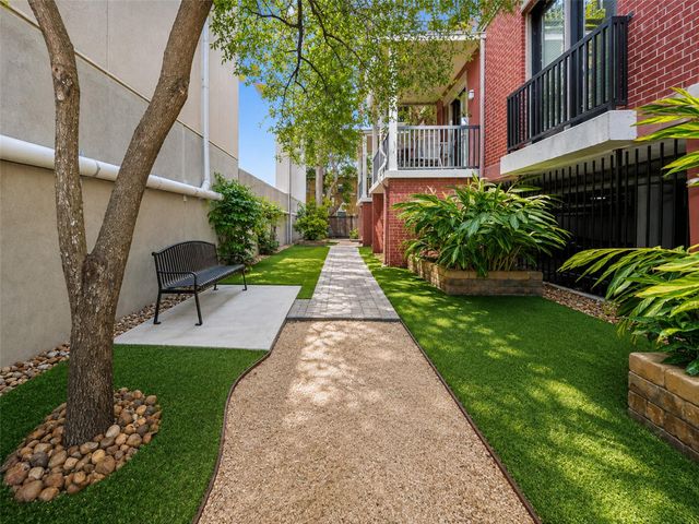 2400 Mccue Road 401, Houston, TX 77056