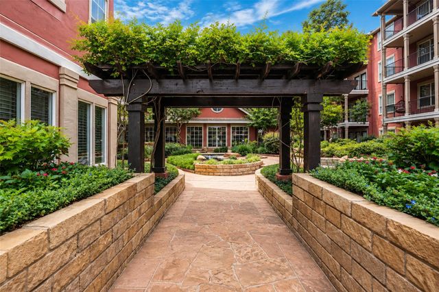 2400 Mccue Road 401, Houston, TX 77056