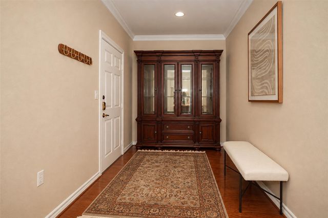 2400 Mccue Road 401, Houston, TX 77056