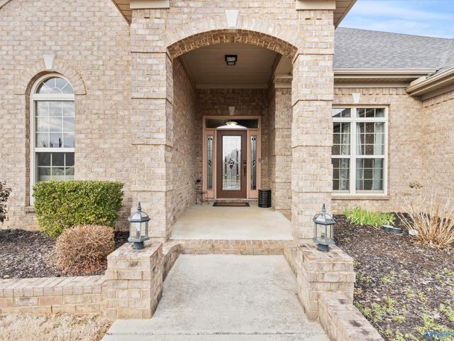 222 Legendwood Drive, Madison, AL 35757