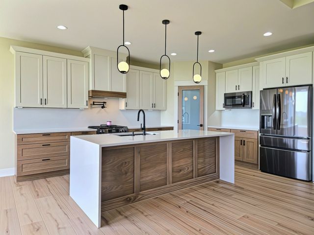 17316 Northview Drive, Urbandale, IA 50263