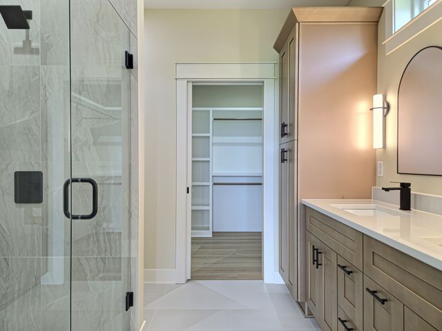 17316 Northview Drive, Urbandale, IA 50263