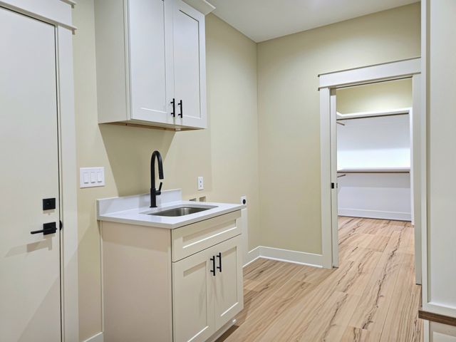 17316 Northview Drive, Urbandale, IA 50263