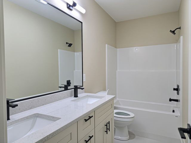 17316 Northview Drive, Urbandale, IA 50263