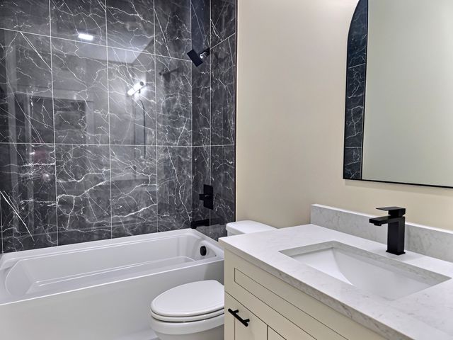 17316 Northview Drive, Urbandale, IA 50263