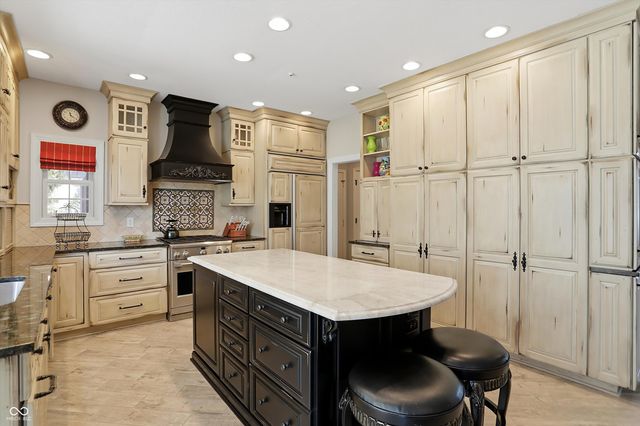 9224 Bluestone Circle, Indianapolis, IN 46236