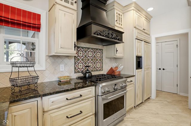 9224 Bluestone Circle, Indianapolis, IN 46236