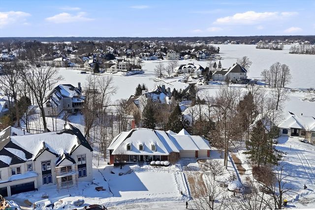 9224 Bluestone Circle, Indianapolis, IN 46236