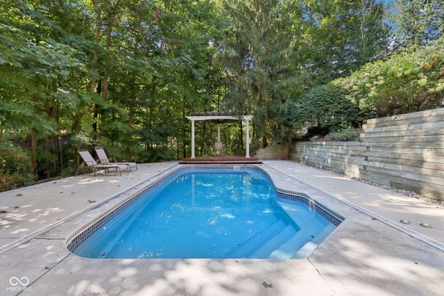 9224 Bluestone Circle, Indianapolis, IN 46236