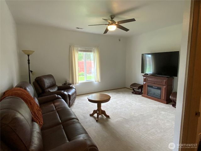 1204 199th Street E, Spanaway, WA 98387