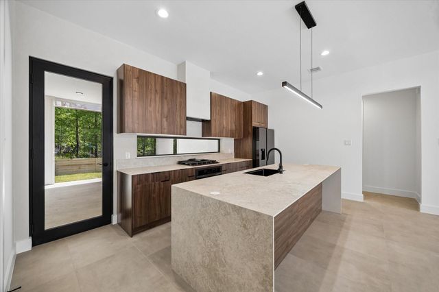 10943 Mockingbird Place, Conroe, TX 77385