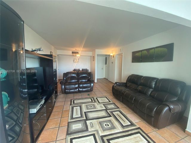 7135 COLLINS AVE 811, Miami Beach, FL 33141