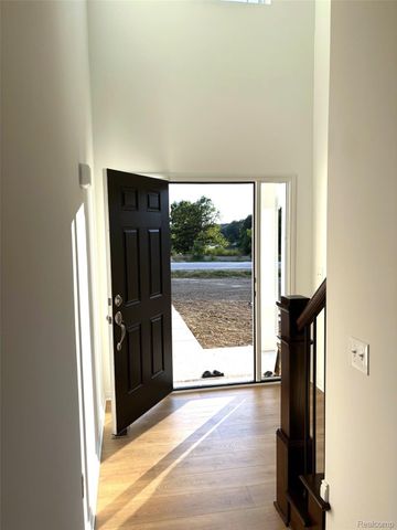 424 Hogarth, Waterford Charter Township, MI 48328