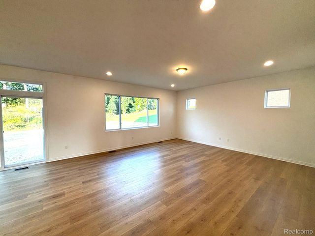 424 Hogarth, Waterford Charter Township, MI 48328