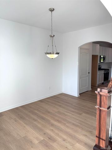 424 Hogarth, Waterford Charter Township, MI 48328