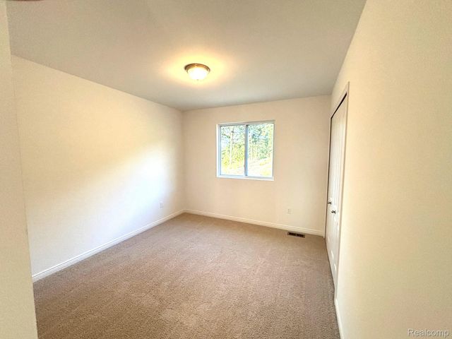 424 Hogarth, Waterford Charter Township, MI 48328