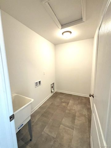 424 Hogarth, Waterford Charter Township, MI 48328