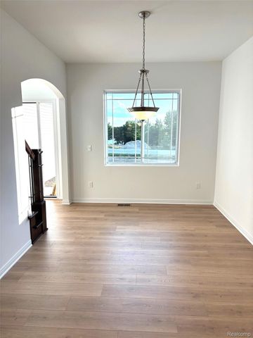 424 Hogarth, Waterford Charter Township, MI 48328