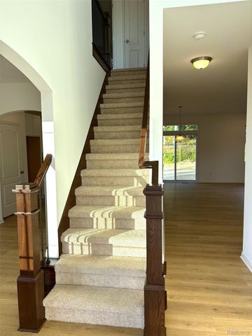 424 Hogarth, Waterford Charter Township, MI 48328