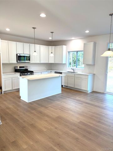 424 Hogarth, Waterford Charter Township, MI 48328