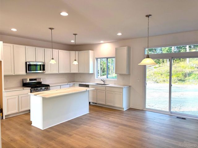 424 Hogarth, Waterford Charter Township, MI 48328