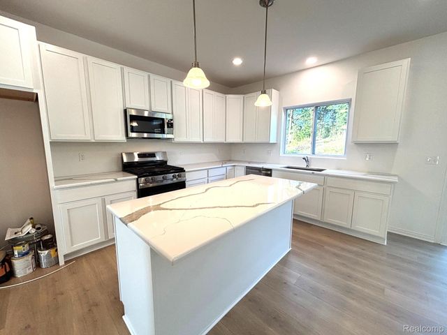 424 Hogarth, Waterford Charter Township, MI 48328