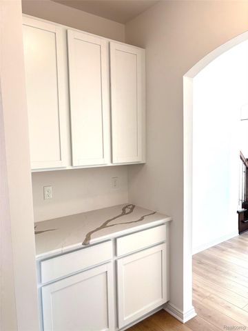 424 Hogarth, Waterford Charter Township, MI 48328