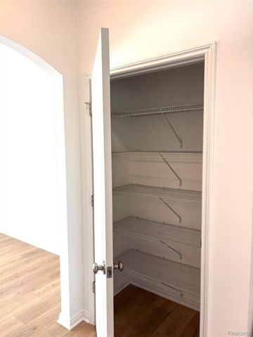 424 Hogarth, Waterford Charter Township, MI 48328