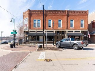 73 S Main Street 2R, Oswego, IL 60543