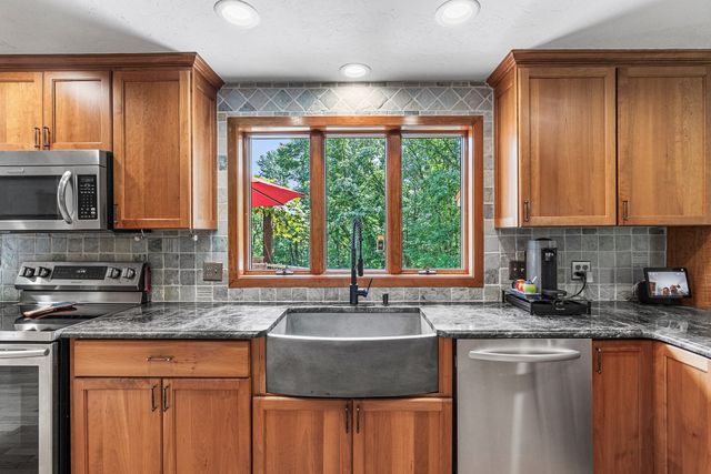 165 East St, Upton, MA 01568