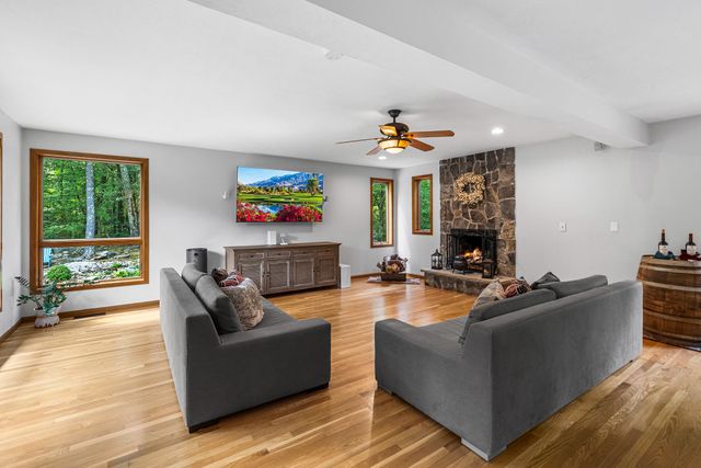 165 East St, Upton, MA 01568